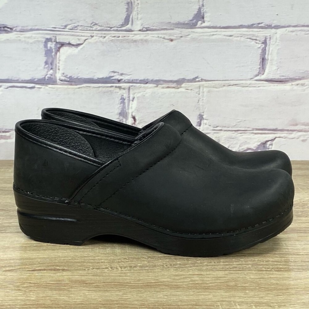 Dansko Professional Black Leather Clogs Women's 38
US 7.5-8 Slip On Comfort